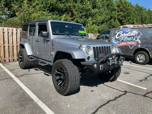 Used 2014 Jeep Wrangler Unlimited Sahara w/ Dual Top Group AWD/4WD image 2