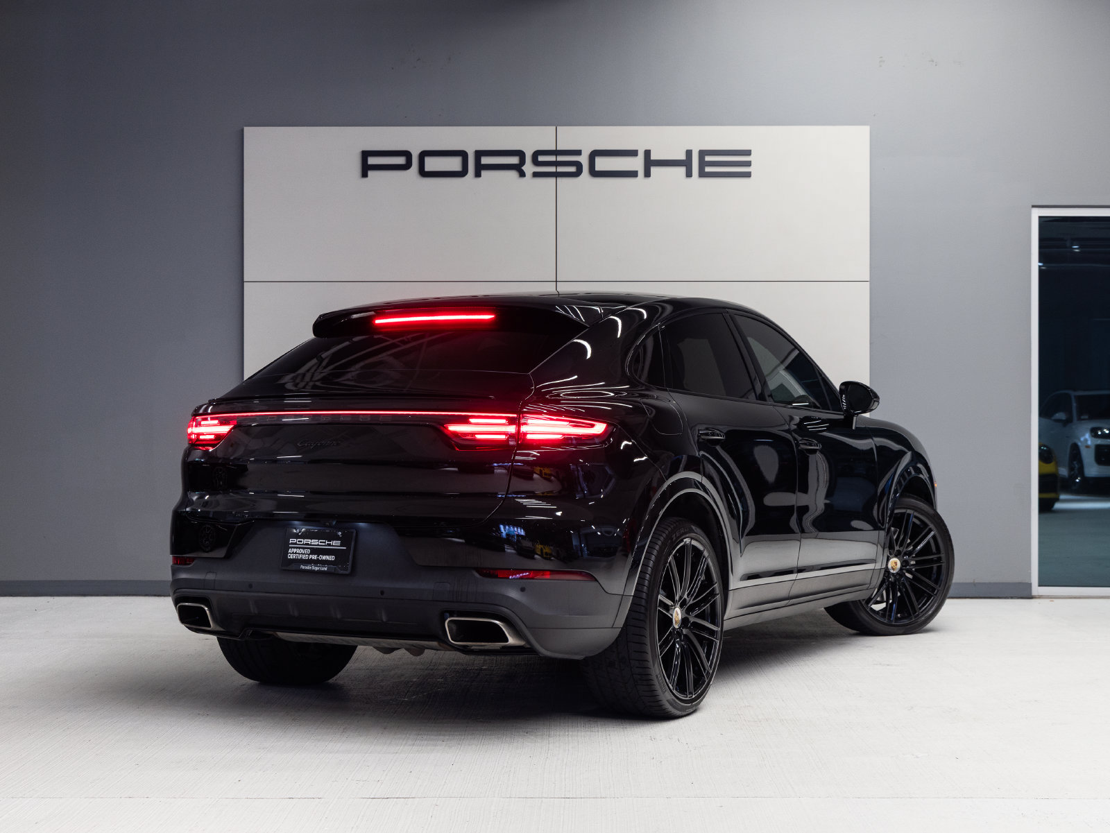 Certified 2023 Porsche Cayenne Coupe AWD/4WD image 7