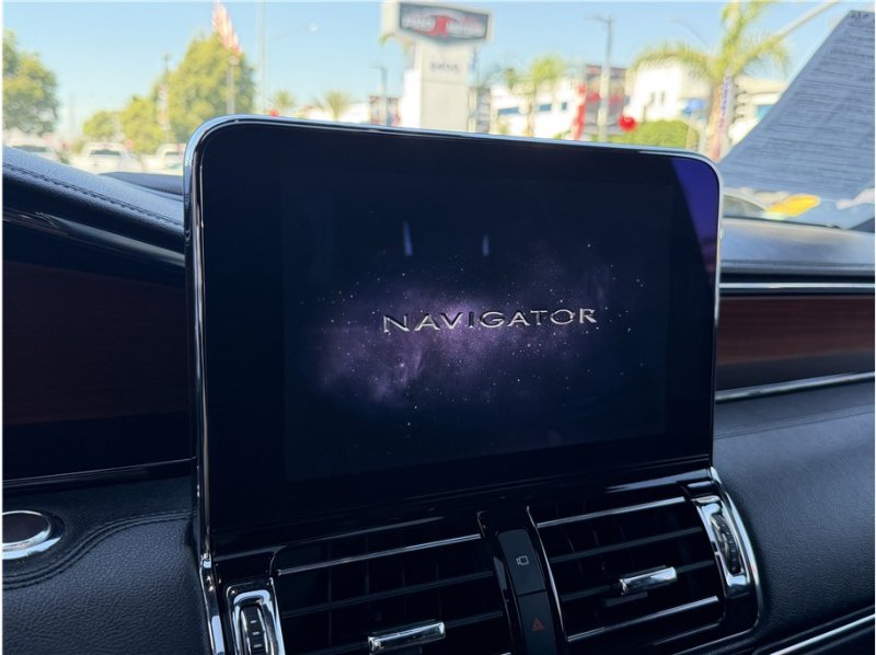 Used 2019 Lincoln Navigator Select RWD image 46