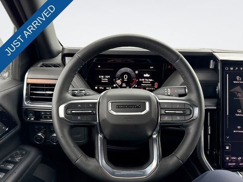 Used 2025 GMC Yukon XL Denali image 14