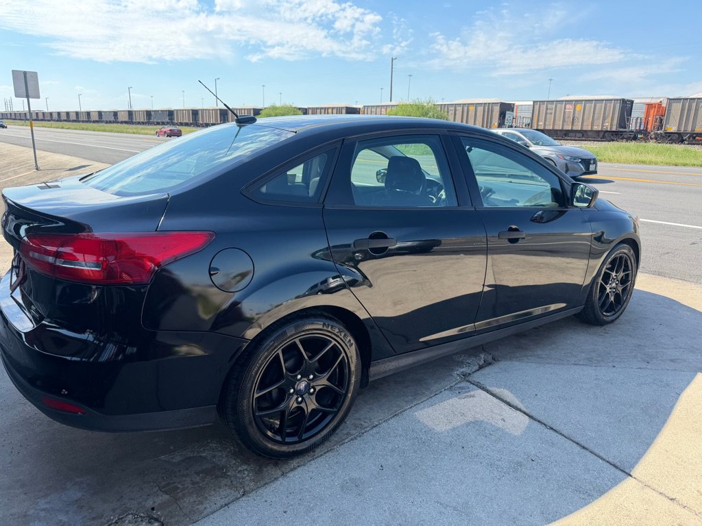 Used 2018 Ford Focus S FWD image 11
