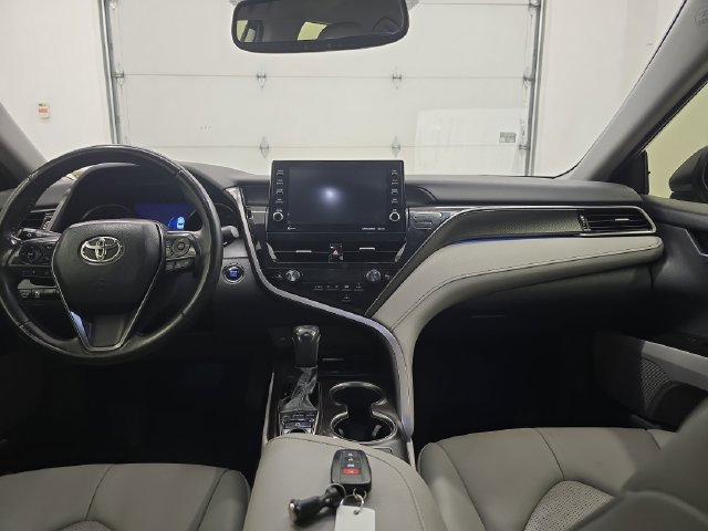 Used 2023 Toyota Camry XSE FWD image 13