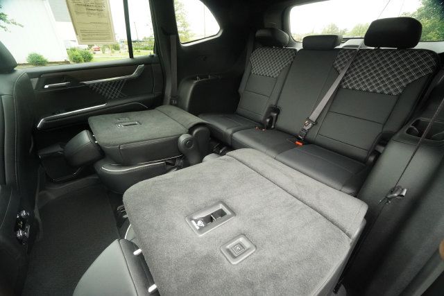 Used 2025 GMC Acadia Denali w/ Super Cruise Package FWD image 24