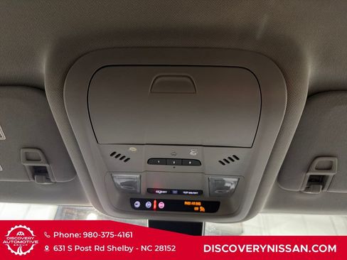 Used 2024 GMC Terrain SLT AWD/4WD image 29