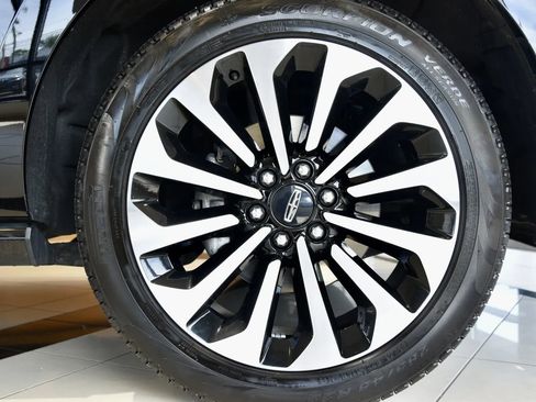 Used 2023 Lincoln Navigator Reserve AWD/4WD image 10