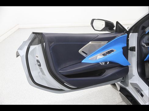 Used 2023 Chevrolet Corvette Stingray Premium Conv w/ Z51 Performance Package RWD image 5
