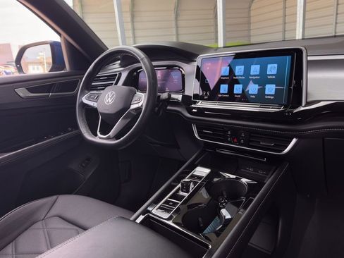 Used 2025 Volkswagen Atlas Cross Sport SE image 11