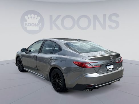 Used 2025 Toyota Camry SE FWD image 4