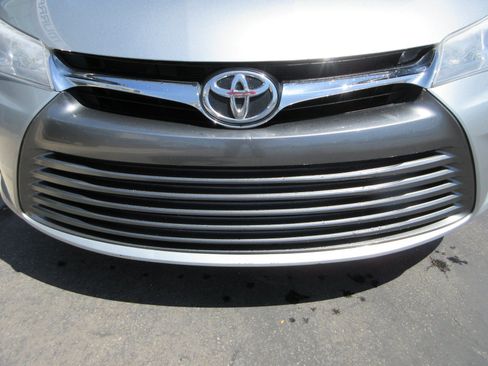 Used 2017 Toyota Camry LE FWD image 16