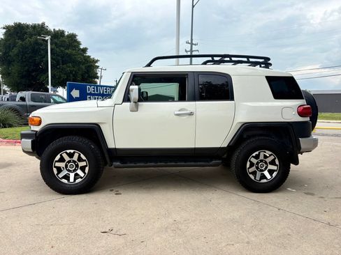 Used 2014 Toyota FJ Cruiser 2WD w/ Convenience Package image 8