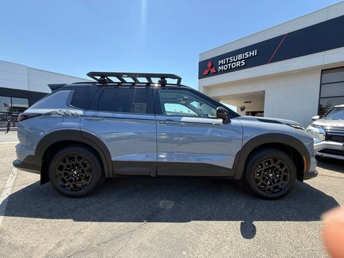 New 2026 Mitsubishi Outlander AWD image 17