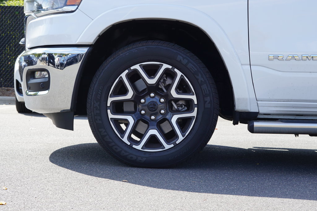 Used 2025 RAM 1500 Laramie w/ Advanced Safety Group II AWD/4WD image 9