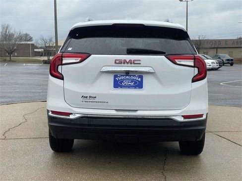 Used 2023 GMC Terrain SLT image 4