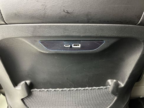Used 2024 Chrysler Pacifica Touring-L FWD image 11