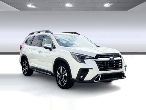 Used 2023 Subaru Ascent Touring image 7