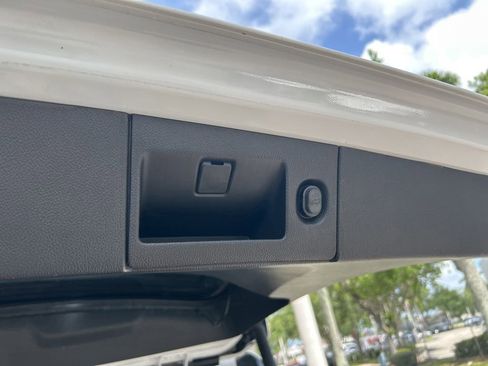 Used 2019 Chevrolet Suburban LT RWD image 39