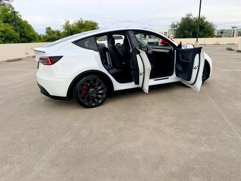 Used 2022 Tesla Model Y Performance AWD/4WD image 39