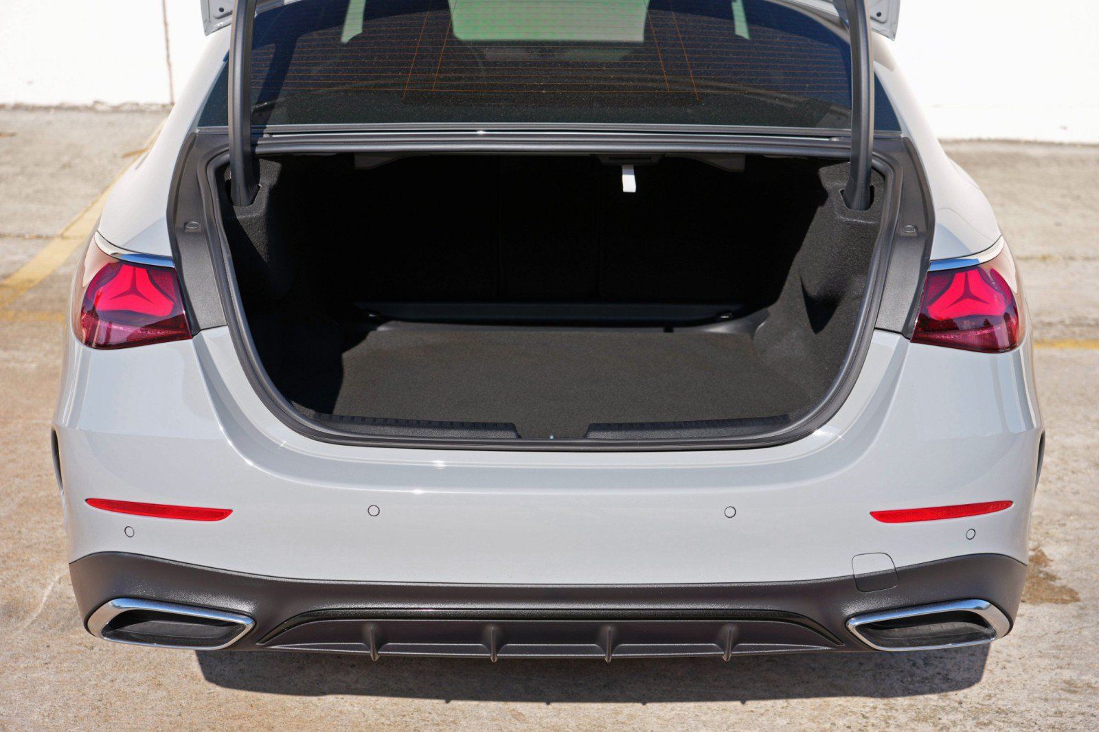 Used 2024 Mercedes-Benz E 450 4MATIC Sedan w/ MBUS Superscreen Package image 10