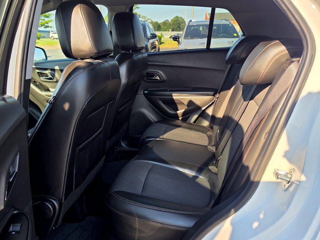Used 2022 Chevrolet Trax LT w/ LT Convenience Package FWD image 31