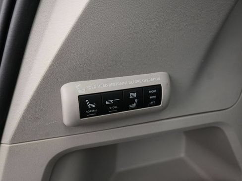 Used 2014 Chrysler Town & Country Touring-L FWD image 27