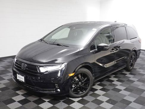 Used 2023 Honda Odyssey Sport image 2