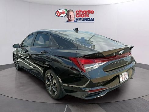 Used 2023 Hyundai Elantra SEL w/ Convenience Package FWD image 2