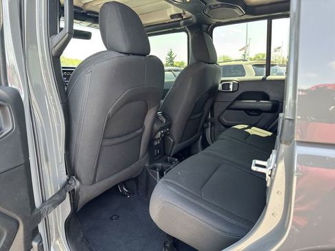 Used 2022 Jeep Wrangler Unlimited Sahara AWD/4WD image 21