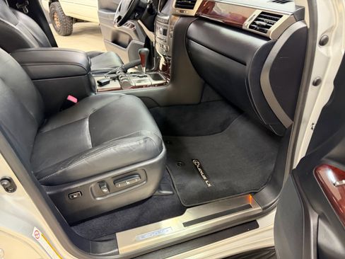Used 2013 Lexus LX 570 4WD image 25