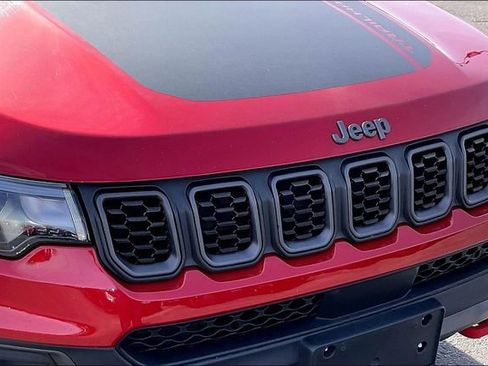 Used 2025 Jeep Compass Trailhawk AWD/4WD image 31