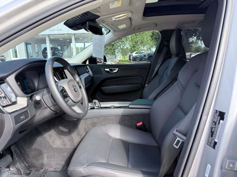 Certified 2025 Volvo XC60 B5 Plus AWD/4WD image 11