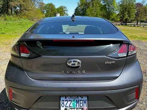 Used 2020 Hyundai Ioniq SEL FWD image 11
