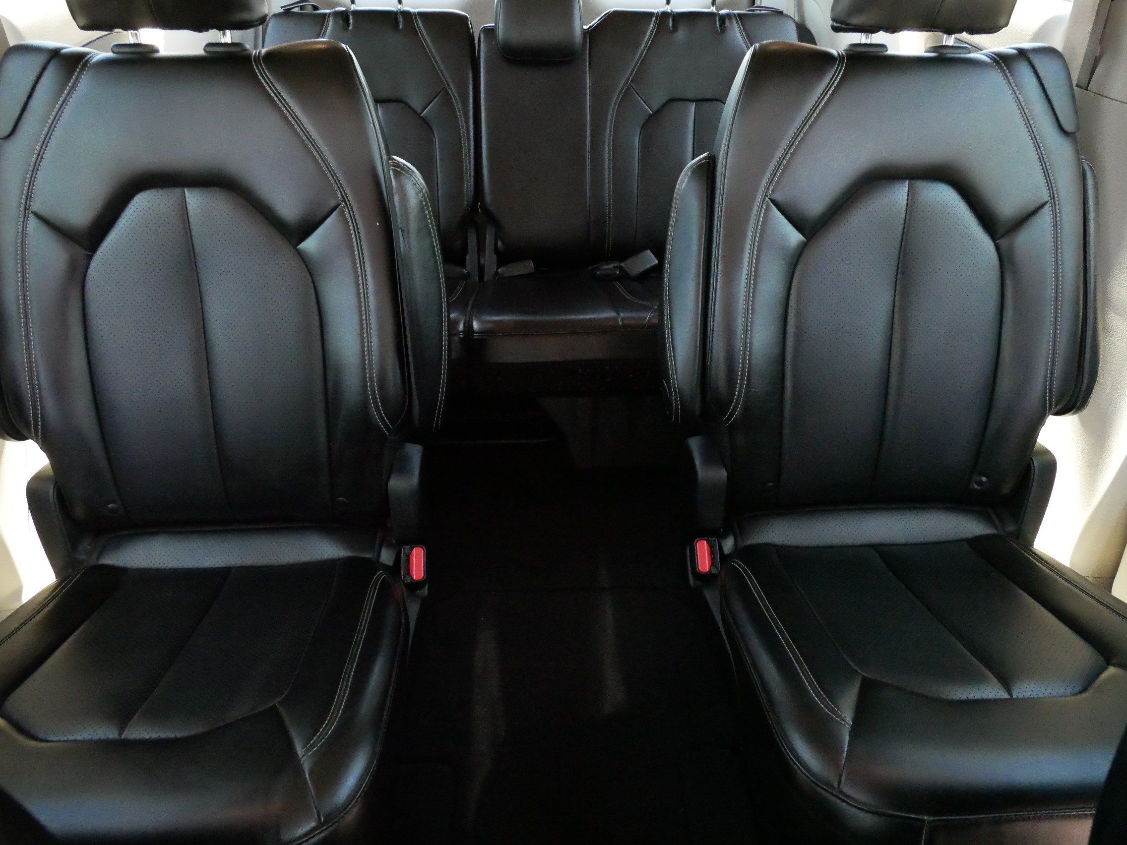 Used 2023 Chrysler Pacifica Touring-L FWD image 13