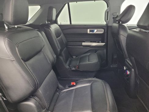 Used 2022 Ford Explorer Limited w/ Equipment Group 301A AWD/4WD image 19