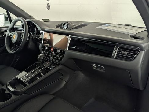 New 2026 Porsche Macan image 19