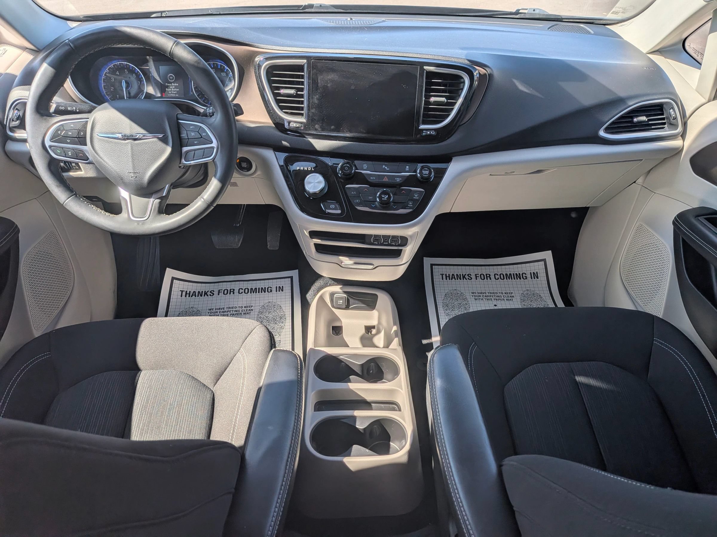 Used 2022 Chrysler Voyager LX FWD image 28