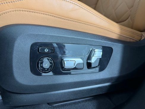 Used 2025 BMW X7 xDrive40i w/ Premium Package AWD/4WD image 19