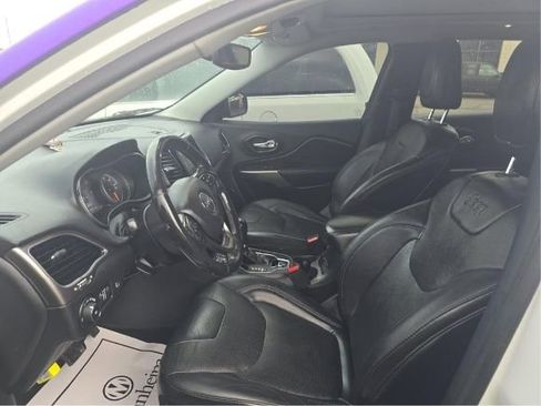 Used 2019 Jeep Cherokee Limited AWD/4WD image 5