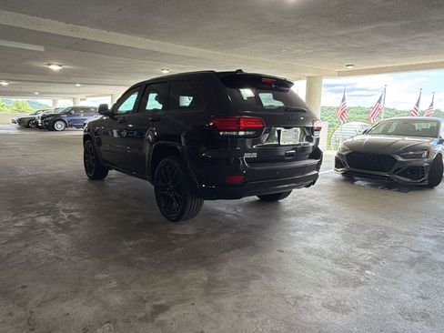 Used 2020 Jeep Grand Cherokee Altitude AWD/4WD image 3