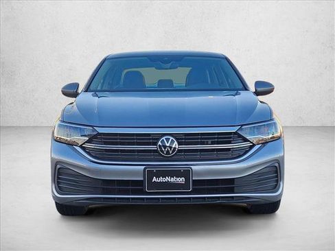 Used 2024 Volkswagen Jetta SE image 2