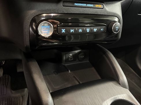 Used 2025 Ford Escape Platinum w/ Premium Technology Package image 21