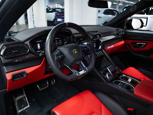 Used 2022 Lamborghini Urus image 21