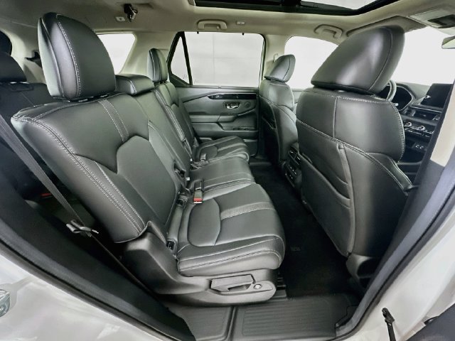 Certified 2024 Honda Pilot Touring image 9