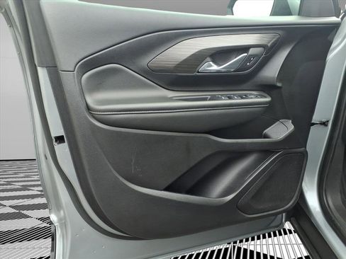 Used 2024 GMC Terrain SLE image 22