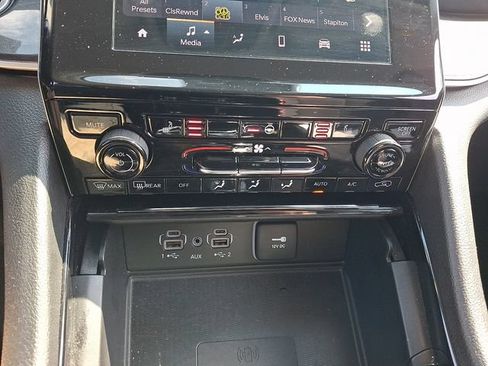 Used 2023 Jeep Grand Cherokee Laredo w/ Luxury Tech Group I AWD/4WD image 17