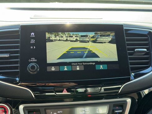 Used 2021 Honda Passport Touring image 2