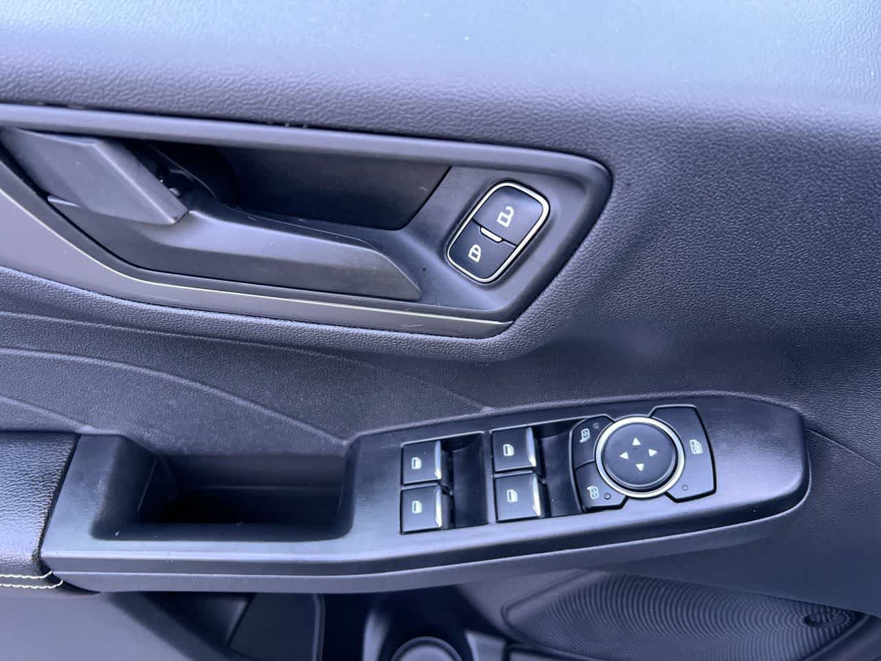 Used 2025 Ford Escape Active AWD/4WD image 13