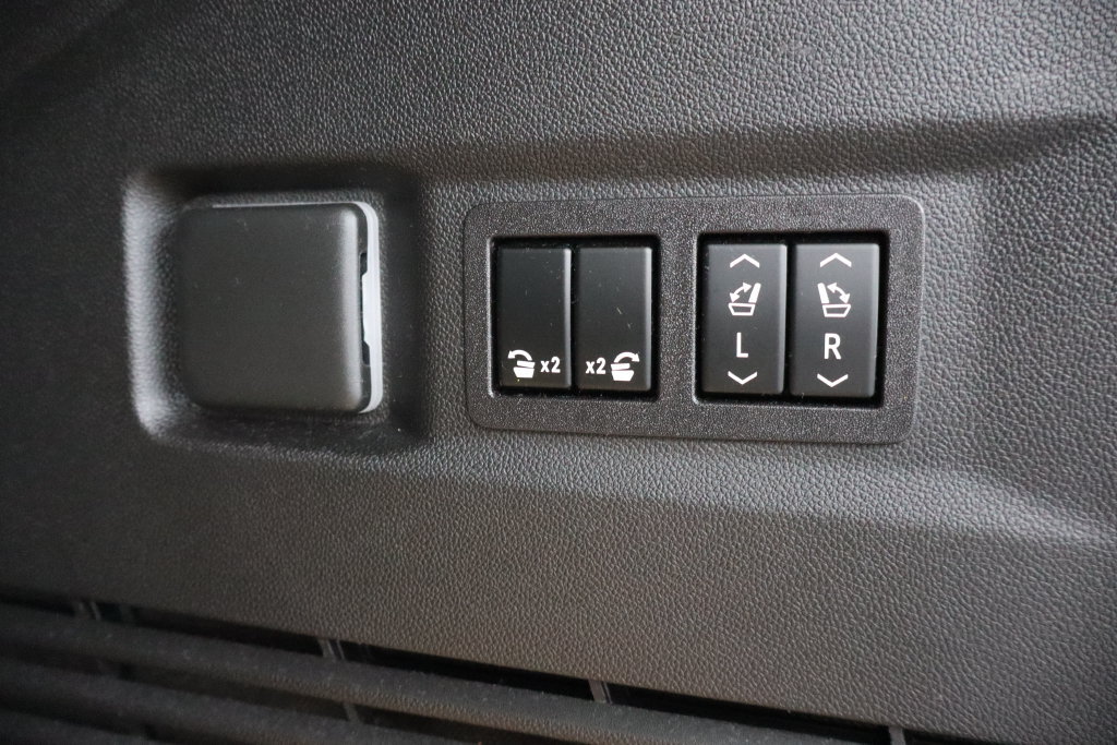 Used 2023 Chevrolet Tahoe Premier AWD/4WD image 30