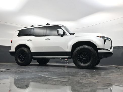 Used 2026 Lexus GX 550 w/ Accessory Package (2T) AWD/4WD image 42