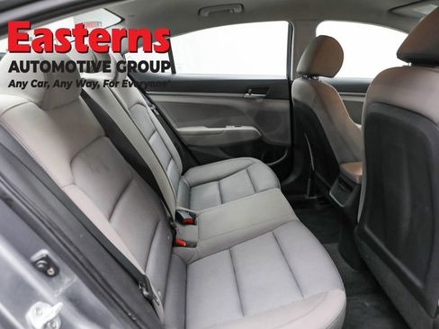Used 2017 Hyundai Elantra SE w/ Cargo Package image 20