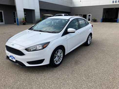 Used 2018 Ford Focus SE FWD image 1